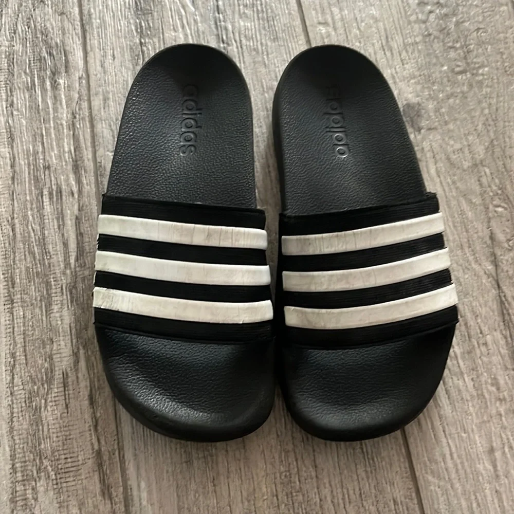 Adidas slides, sz 4 youth
